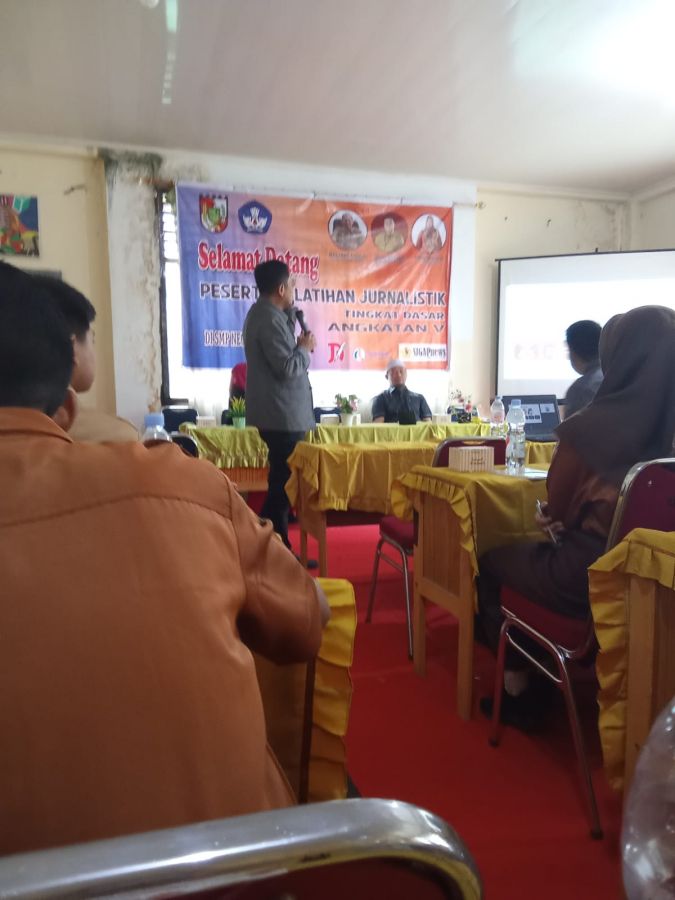 DPRD dan Dinas Pendidikan Hadiri Pelatihan Jurnalis Tingkat Dasar di SMPN 16 Pekanbaru
